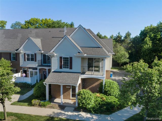 730 Amberly Drive C, Waterford, MI 48328