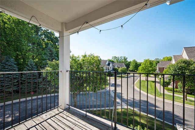 730 Amberly Drive C, Waterford, MI 48328
