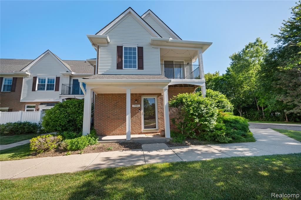 730 Amberly Drive C, Waterford, MI 48328