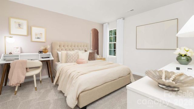 623 Country Oak Drive, Asheville, NC 28804