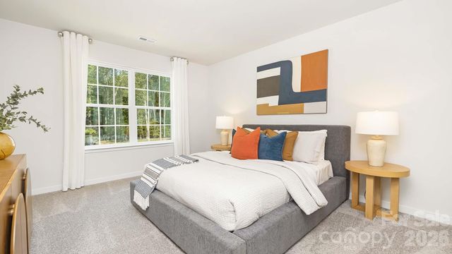 623 Country Oak Drive, Asheville, NC 28804