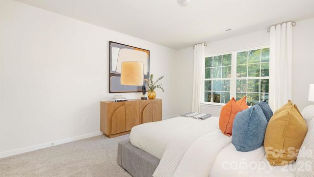 623 Country Oak Drive, Asheville, NC 28804