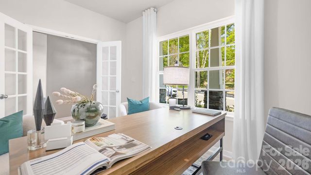 623 Country Oak Drive, Asheville, NC 28804