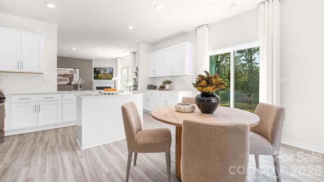 623 Country Oak Drive, Asheville, NC 28804
