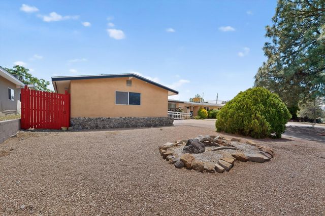 1128 Glorieta Street NE, Albuquerque, NM 87112