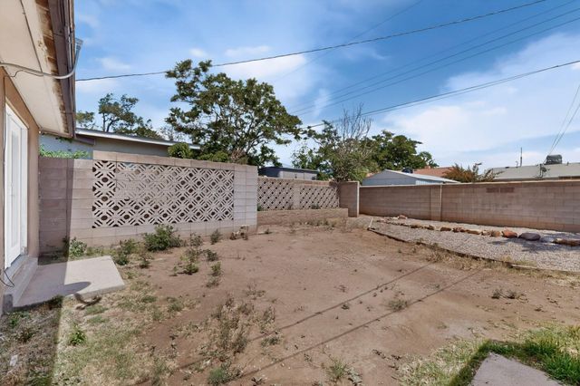 1128 Glorieta Street NE, Albuquerque, NM 87112