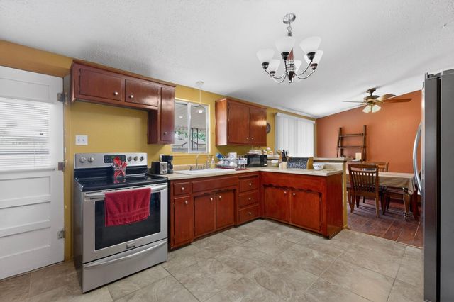 1128 Glorieta Street NE, Albuquerque, NM 87112