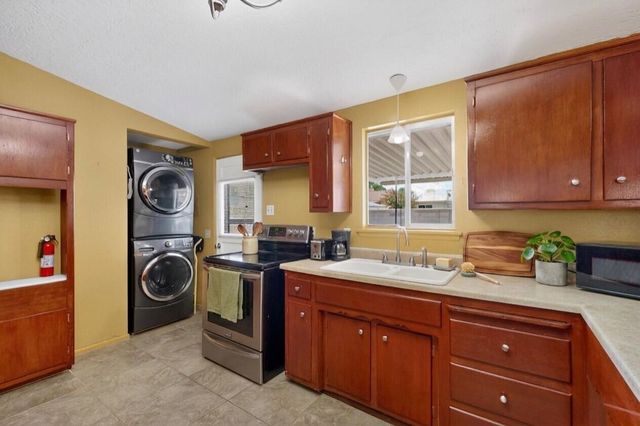 1128 Glorieta Street NE, Albuquerque, NM 87112