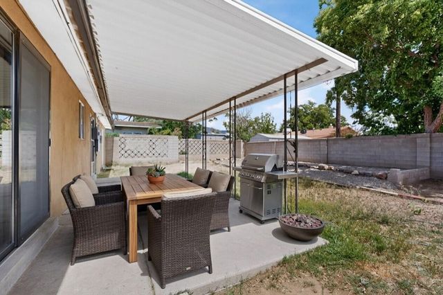 1128 Glorieta Street NE, Albuquerque, NM 87112
