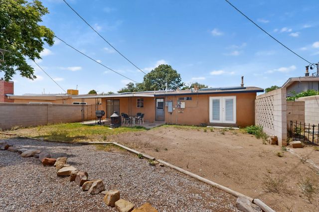 1128 Glorieta Street NE, Albuquerque, NM 87112