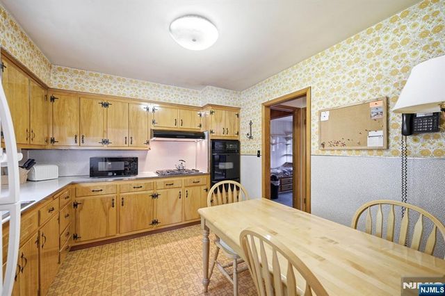 90 McNomee Street, Oakland, NJ 07436