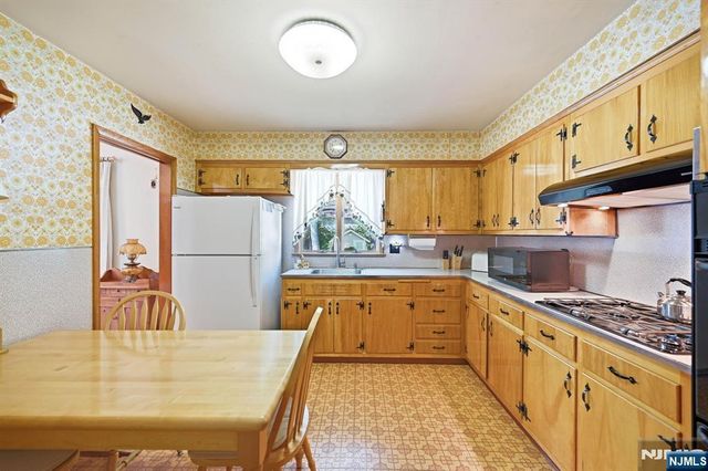90 McNomee Street, Oakland, NJ 07436