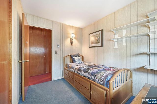 90 McNomee Street, Oakland, NJ 07436
