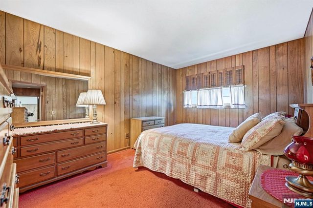90 McNomee Street, Oakland, NJ 07436