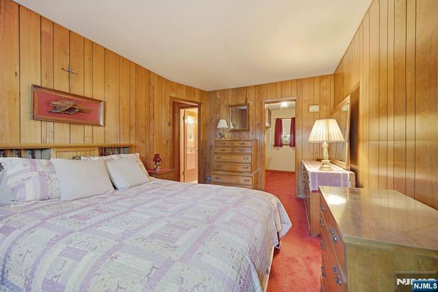 90 McNomee Street, Oakland, NJ 07436