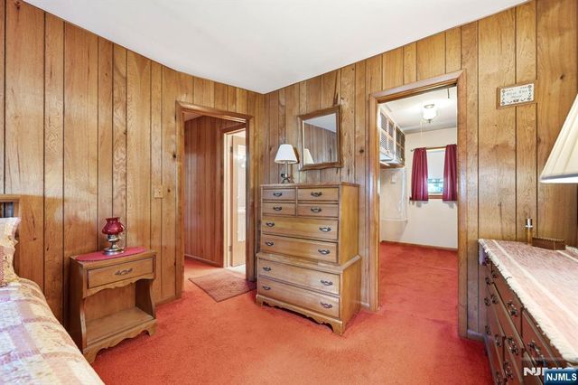 90 McNomee Street, Oakland, NJ 07436