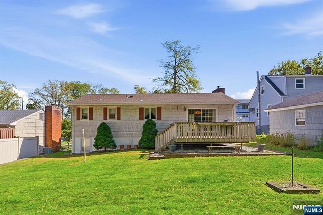 90 McNomee Street, Oakland, NJ 07436