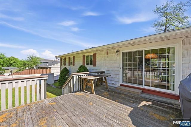90 McNomee Street, Oakland, NJ 07436