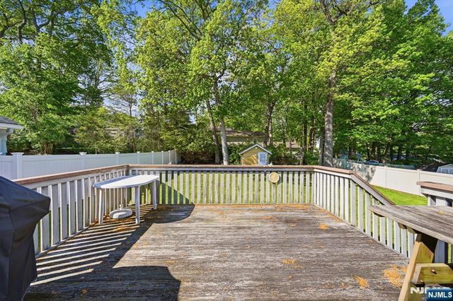 90 McNomee Street, Oakland, NJ 07436