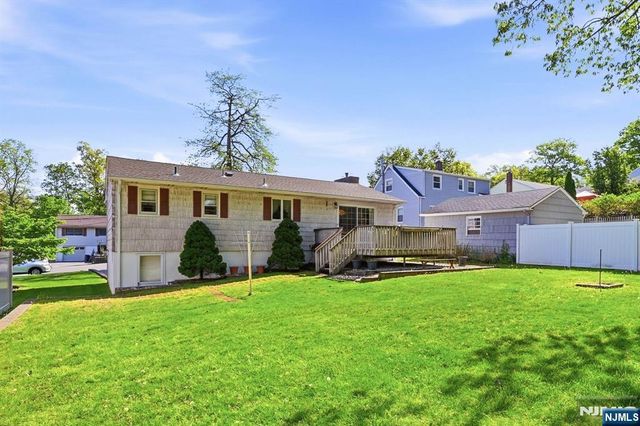 90 McNomee Street, Oakland, NJ 07436