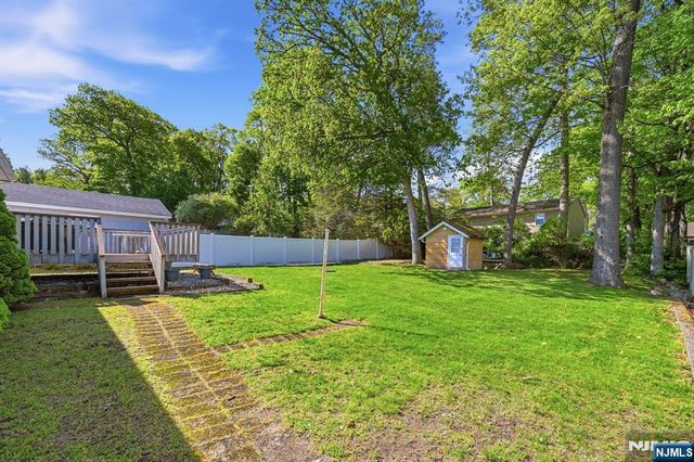 90 McNomee Street, Oakland, NJ 07436