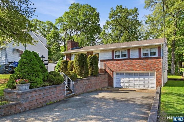 90 McNomee Street, Oakland, NJ 07436