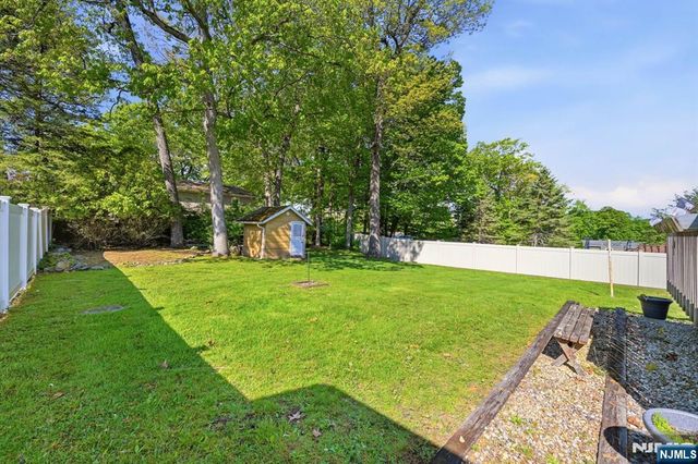 90 McNomee Street, Oakland, NJ 07436