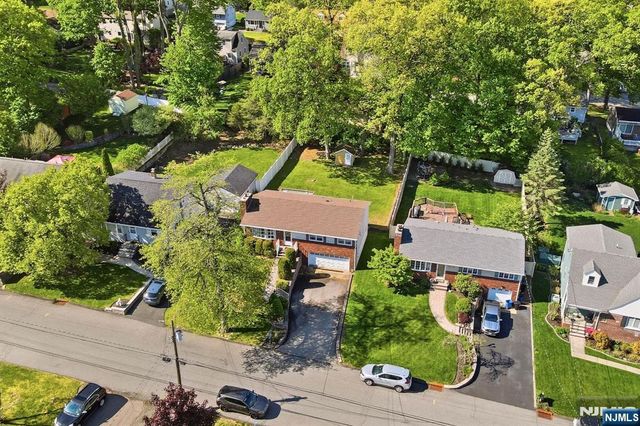 90 McNomee Street, Oakland, NJ 07436