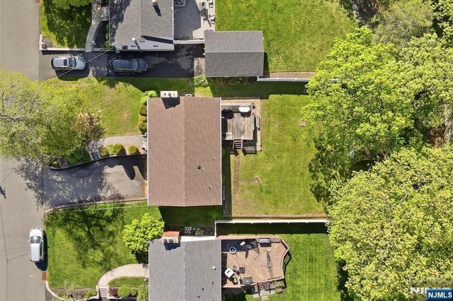 90 McNomee Street, Oakland, NJ 07436
