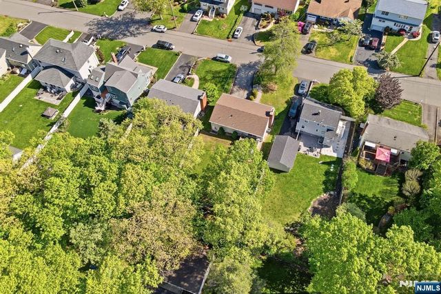 90 McNomee Street, Oakland, NJ 07436