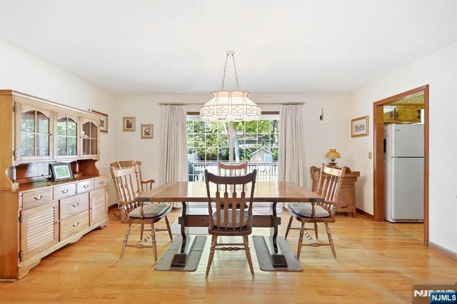90 McNomee Street, Oakland, NJ 07436