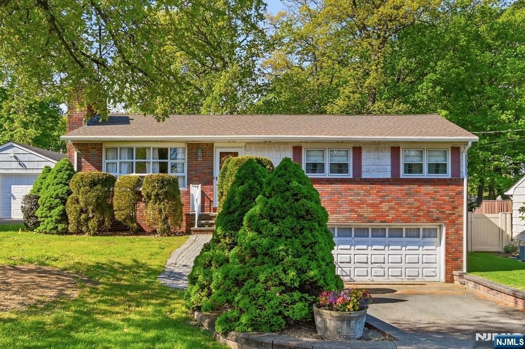 90 McNomee Street, Oakland, NJ 07436