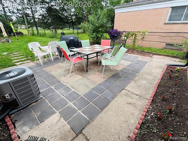 25562 Masch Avenue, Warren, MI 48091