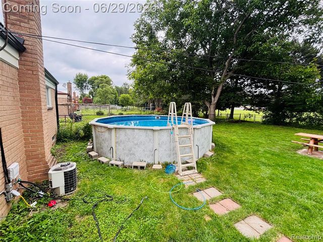 25562 Masch Avenue, Warren, MI 48091
