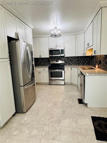 25562 Masch Avenue, Warren, MI 48091