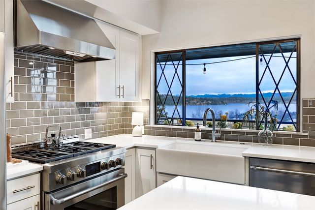 7710 57th Avenue NE, Seattle, WA 98115