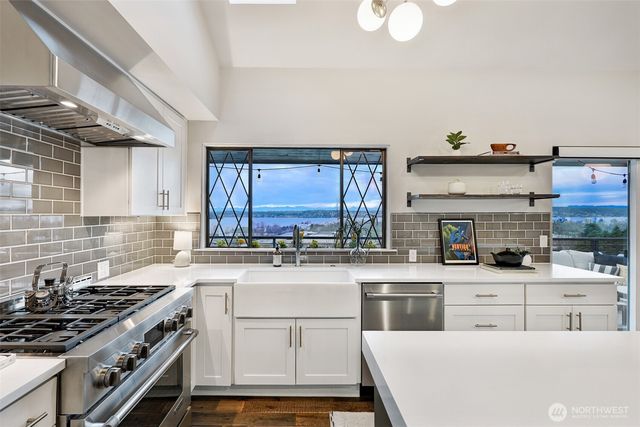 7710 57th Avenue NE, Seattle, WA 98115