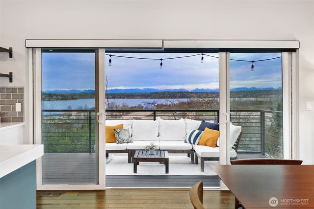 7710 57th Avenue NE, Seattle, WA 98115