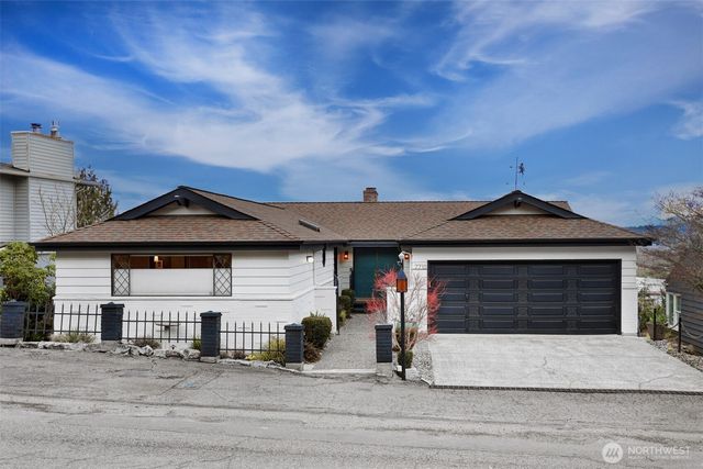 7710 57th Avenue NE, Seattle, WA 98115