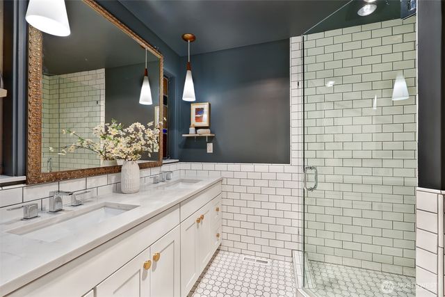 7710 57th Avenue NE, Seattle, WA 98115