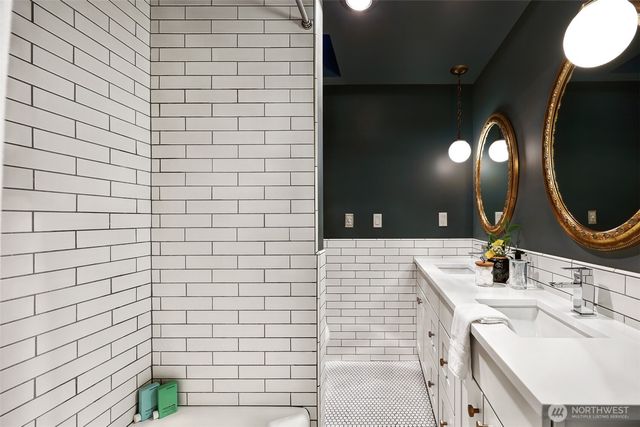 7710 57th Avenue NE, Seattle, WA 98115