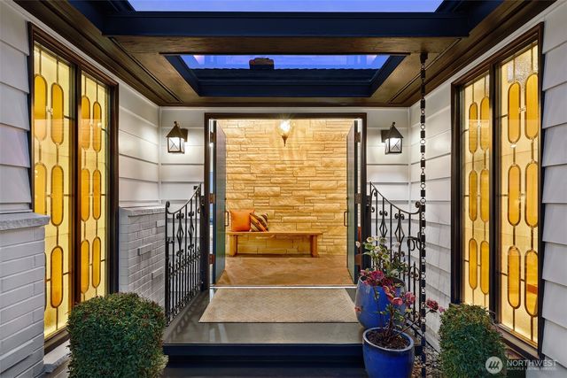 7710 57th Avenue NE, Seattle, WA 98115