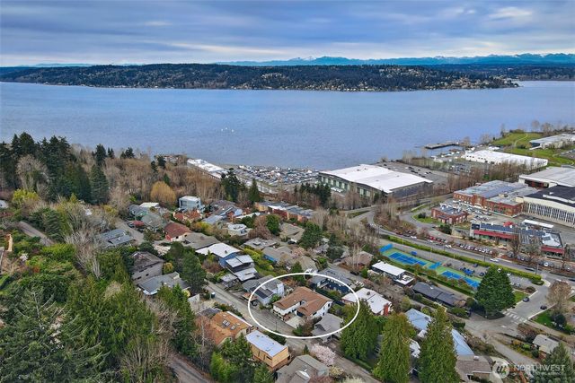 7710 57th Avenue NE, Seattle, WA 98115