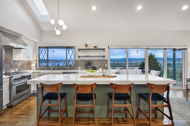 7710 57th Avenue NE, Seattle, WA 98115