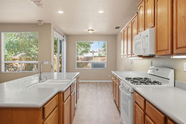 5560 Lackland Way, Sacramento, CA 95835