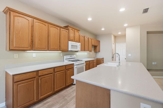 5560 Lackland Way, Sacramento, CA 95835