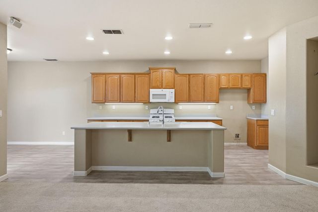 5560 Lackland Way, Sacramento, CA 95835