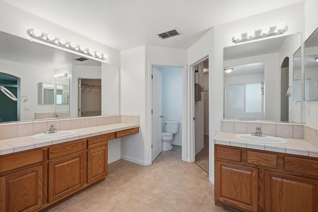 5560 Lackland Way, Sacramento, CA 95835