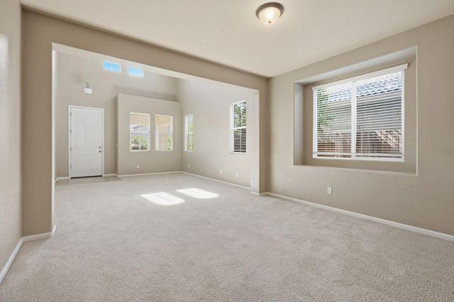 5560 Lackland Way, Sacramento, CA 95835