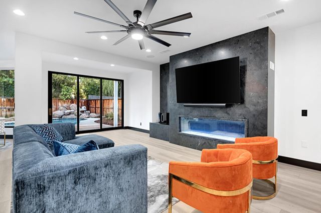 1292 E Valley Forge Drive, Fresno, CA 93720